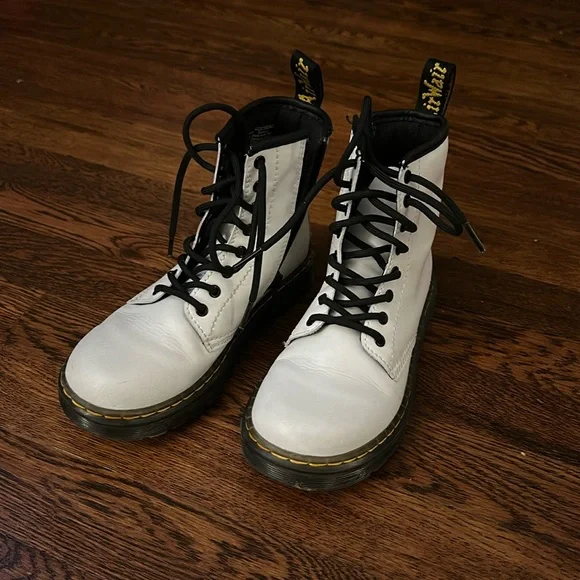 Junior Dr. Martens White Patent Boot - Picture 2 of 4